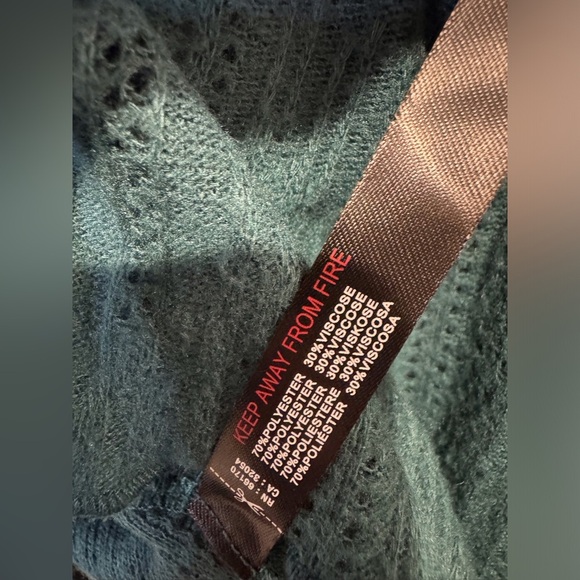 Out From Under NWOT Lizzie Ruffle Hooded Long Sleeves Top Size S - Picture 5 of 8